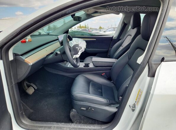 7SAYGDEE3RA239678 2024 TESLA MODEL Белый Вид салона спереди