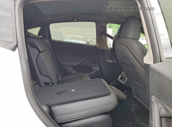 7SAYGDEE3RF083936 2024 TESLA MODEL White Հետևի նստատեղերի տեսք