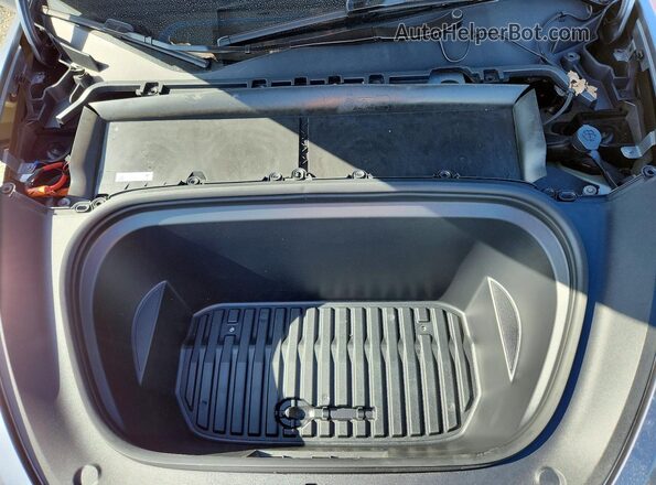 7SAYGDEE3SA344906 2025 TESLA MODEL Silver Widok wnętrza z tyłu