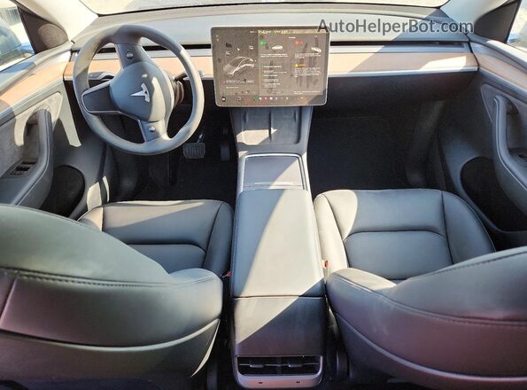 7SAYGDEE3SA344906 2025 TESLA MODEL Silver Widok deski rozdzielczej