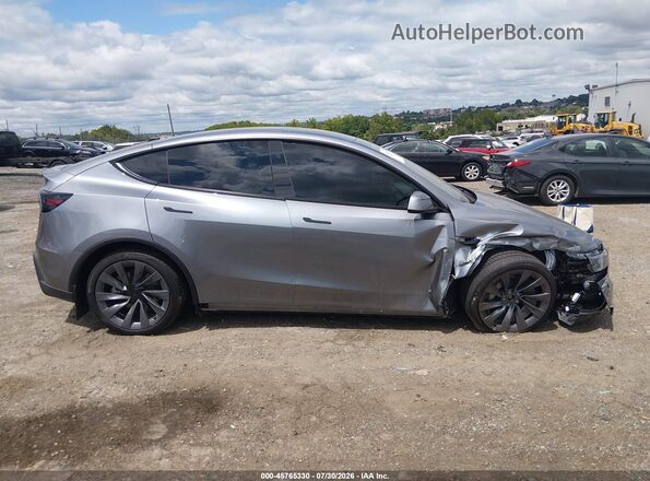 7SAYGDEE3TA636945 2026 TESLA MODEL Y Gray უკანა სალონის ხედი