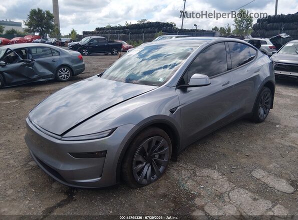 7SAYGDEE3TA636945 2026 TESLA MODEL Y Gray წინა მარცხენა ხედი სამი მეოთხედიდან