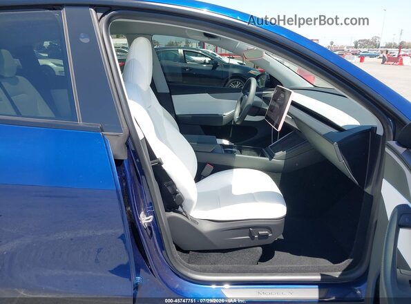 7SAYGDEE3TF455184 2026 TESLA MODEL Y Blue Widok wnętrza z przodu