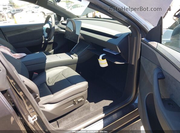 7SAYGDEE3TF658804 2026 TESLA MODEL Y Gray Front interior view