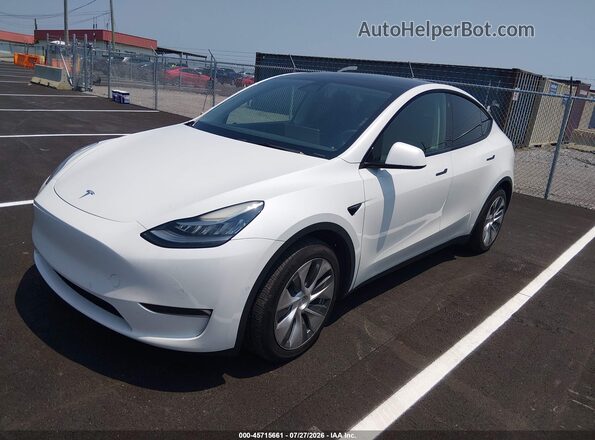 7SAYGDEE4NF374746 2022 TESLA MODEL Y White Առջևի ձախ երեք քառորդ տեսարան