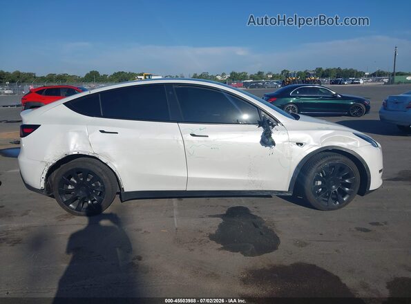 7SAYGDEE4PA113178 2023 TESLA MODEL Y White Widok wnętrza z tyłu