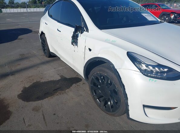 7SAYGDEE4PA113178 2023 TESLA MODEL Y White Widok z przodu