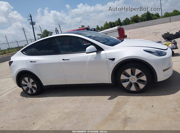 7SAYGDEE4PA119532 2023 TESLA MODEL Y White Vista del cuadro de instrumentos