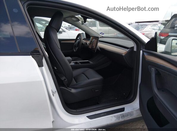 7SAYGDEE4PA126562 2023 TESLA MODEL Y White წინა სალონის ხედი