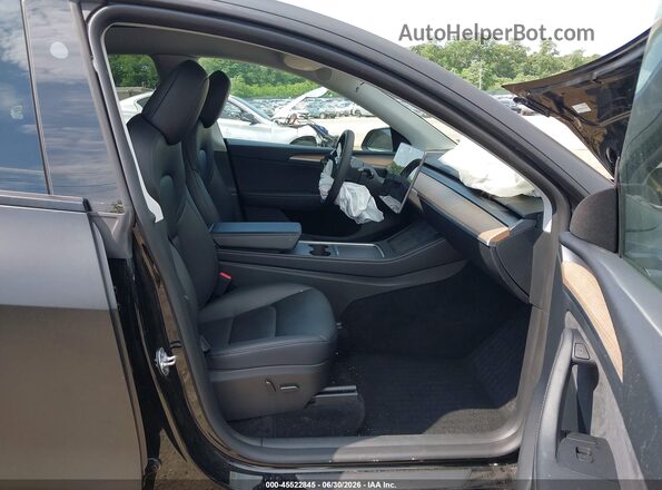 7SAYGDEE4PA172912 2023 TESLA MODEL Y Черный Вид салона спереди