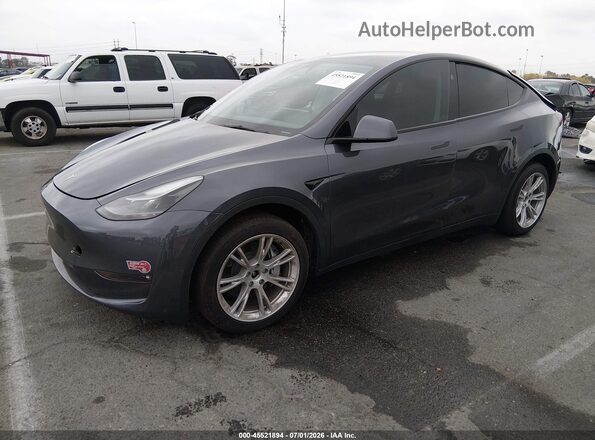 7SAYGDEE4PF898403 2023 TESLA MODEL Y Gray Vista tres cuartos delantera izquierda