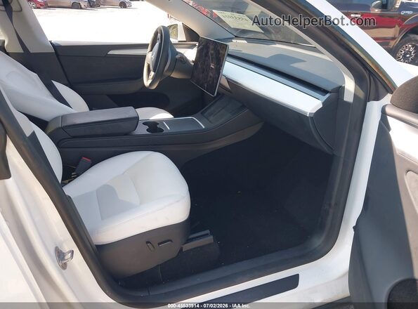 7SAYGDEE4RA317594 2024 TESLA MODEL Y White Вид салону спереду