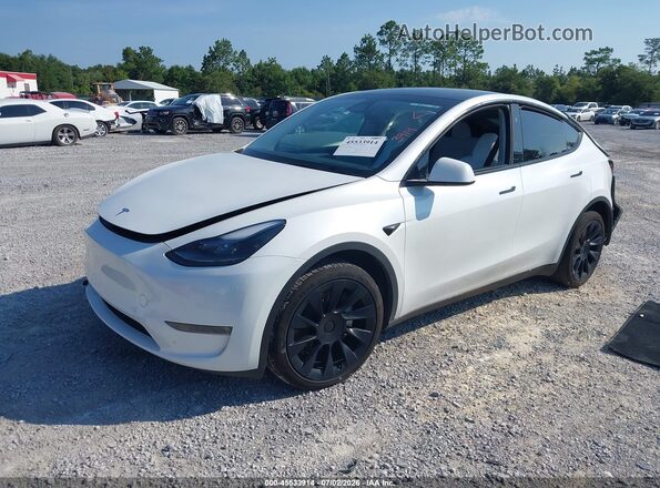 7SAYGDEE4RA317594 2024 TESLA MODEL Y White Передня ліва чверть