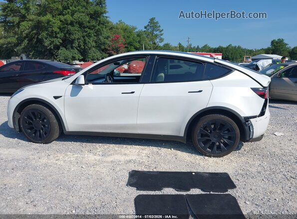 7SAYGDEE4RA317594 2024 TESLA MODEL Y White Вид задньої частини салону
