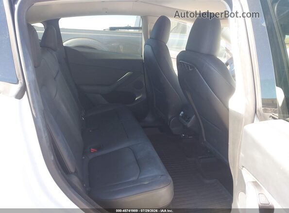 7SAYGDEE4RF059824 2024 TESLA MODEL Y White Vista de la etiqueta del VIN