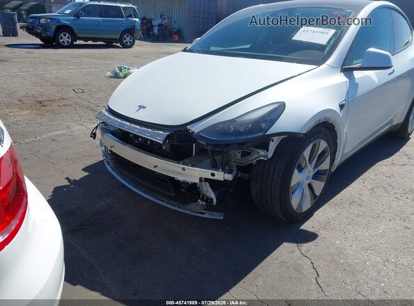 7SAYGDEE4RF059824 2024 TESLA MODEL Y White Vista frontal