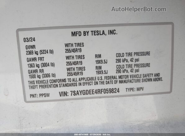 7SAYGDEE4RF059824 2024 TESLA MODEL Y White Vista del compartimento del motor