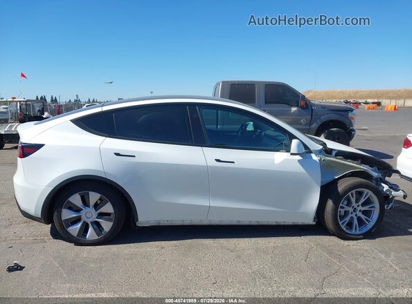 7SAYGDEE4RF059824 2024 TESLA MODEL Y White Vista interior trasera