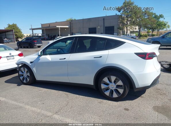 7SAYGDEE4RF059824 2024 TESLA MODEL Y White Vista interior de 360 grados