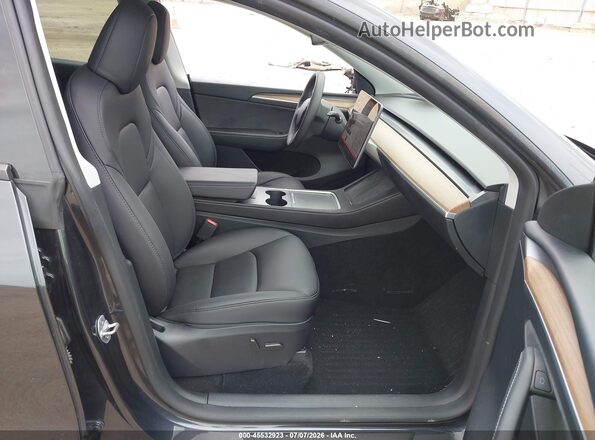 7SAYGDEE4RF128608 2024 TESLA MODEL Y Gray წინა სალონის ხედი
