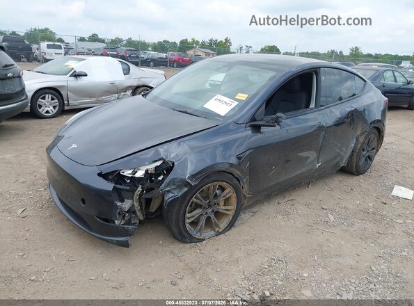 7SAYGDEE4RF128608 2024 TESLA MODEL Y Gray წინა მარცხენა ხედი სამი მეოთხედიდან