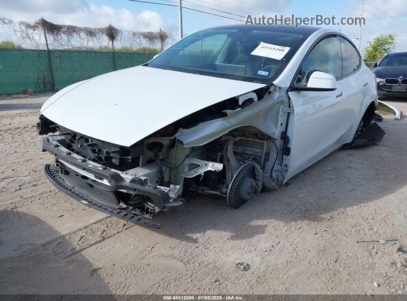 7SAYGDEE4TA393209 2026 TESLA MODEL Y Белый Передняя левая четверть