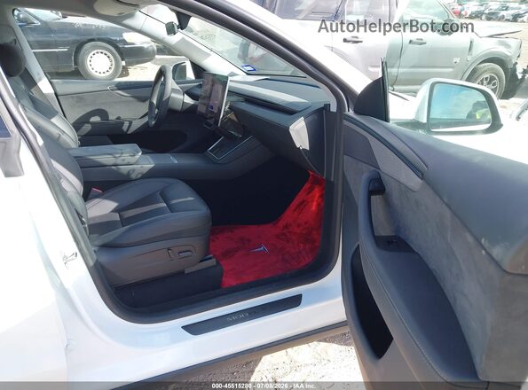 7SAYGDEE4TA393209 2026 TESLA MODEL Y Белый Вид салона спереди