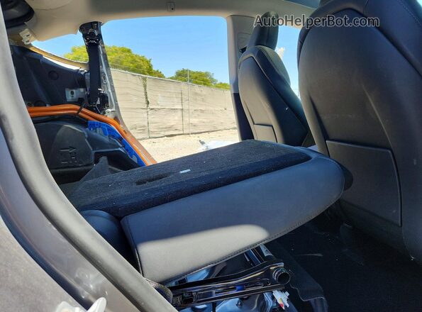 7SAYGDEE4TF377496 2026 TESLA MODEL Gray Widok tylnych siedzeń