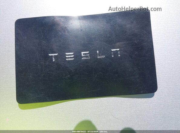 7SAYGDEE5NF314622 2022 TESLA MODEL Y Red Widok deski rozdzielczej
