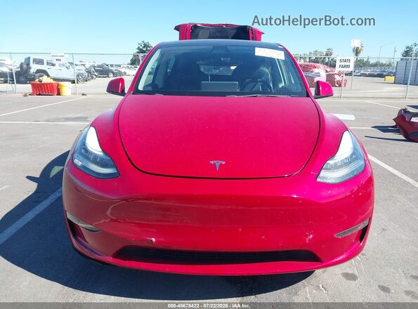 7SAYGDEE5NF314622 2022 TESLA MODEL Y Red Widok wnętrza z tyłu