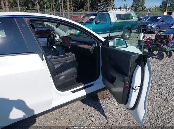 7SAYGDEE5NF428622 2022 TESLA MODEL Y White Вид салону спереду