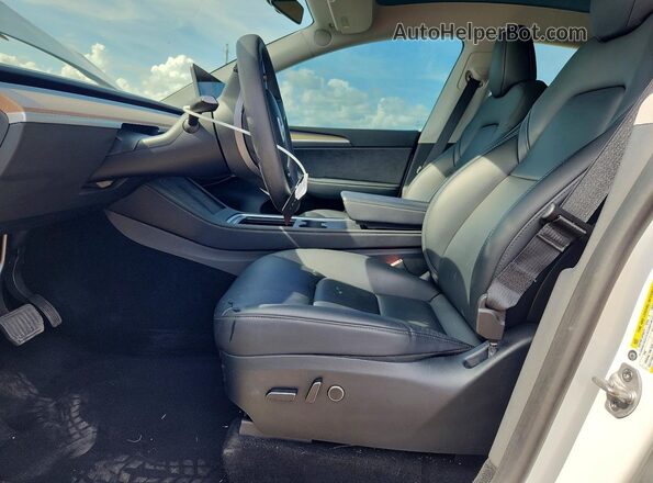 7SAYGDEE5PA092096 2023 TESLA MODEL White Vista interior delantera