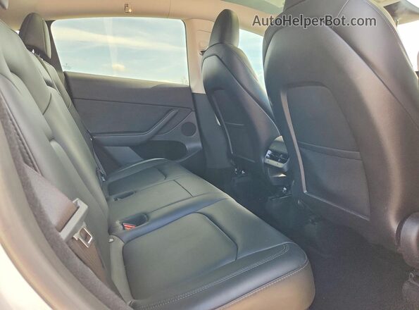 7SAYGDEE5PA092096 2023 TESLA MODEL White Vista interior trasera