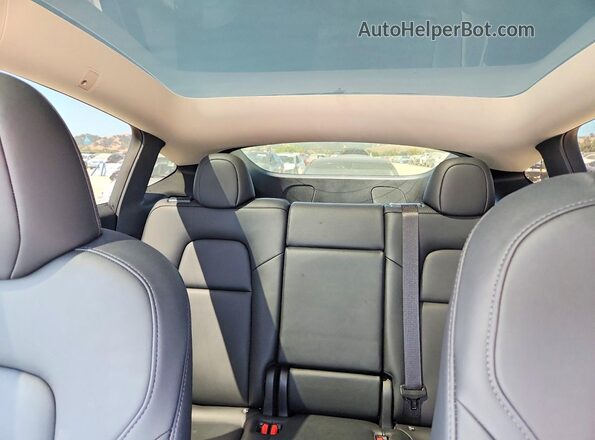 7SAYGDEE5PA099825 2023 TESLA MODEL White უკანა სავარძლების ხედი