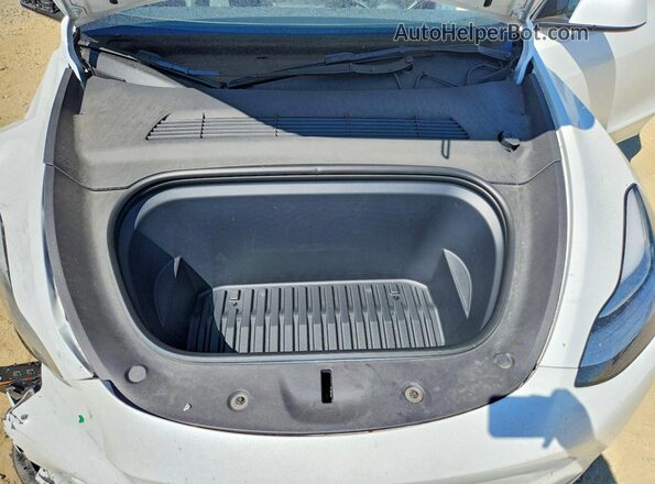 7SAYGDEE5PA099825 2023 TESLA MODEL White ძრავის განყოფილების ხედი