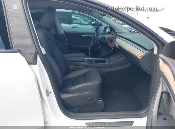 7SAYGDEE5PA185278 2023 TESLA MODEL Y White Widok wnętrza z przodu