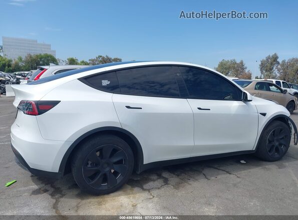 7SAYGDEE5PA185278 2023 TESLA MODEL Y White Widok wnętrza 360 stopni
