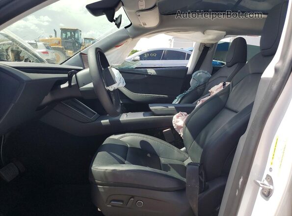 7SAYGDEE5TA414097 2026 TESLA MODEL White Widok wnętrza z przodu