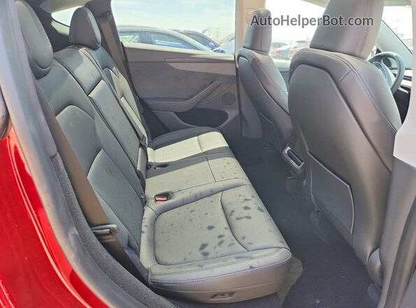 7SAYGDEE5TF397692 2026 TESLA MODEL Maroon Vista de los asientos traseros