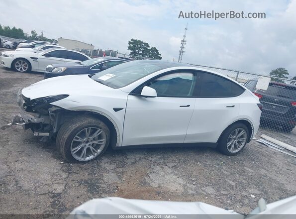 7SAYGDEE6NF371251 2022 TESLA MODEL Y White 360 interior view