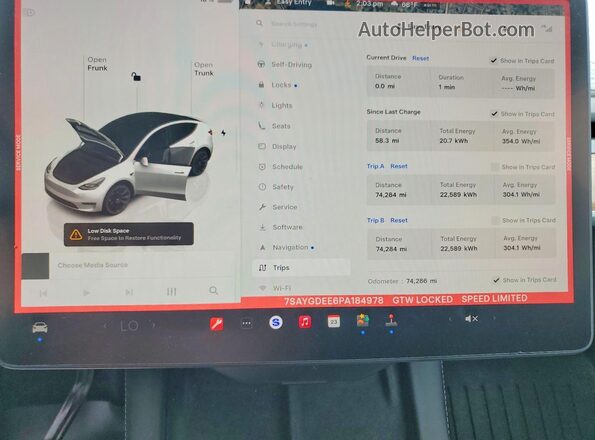 7SAYGDEE6PA184978 2023 TESLA MODEL White ხელსაწყოთა პანელის ხედი