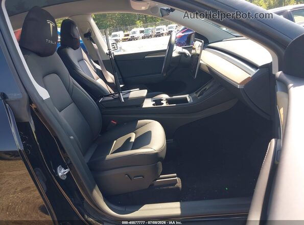7SAYGDEE6PA187573 2023 TESLA MODEL Y Black Widok wnętrza z przodu