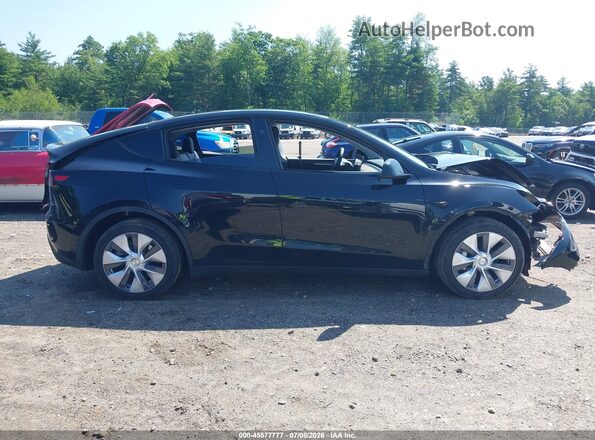 7SAYGDEE6PA187573 2023 TESLA MODEL Y Black Widok wnętrza z tyłu