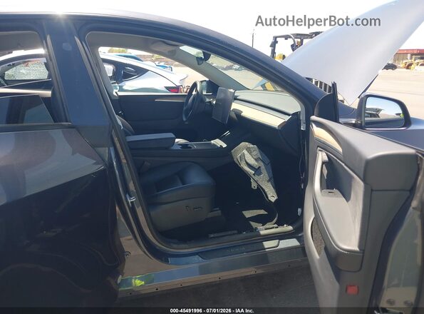 7SAYGDEE6PA210950 2023 TESLA MODEL Y Gray Front interior view