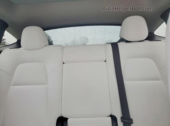 7SAYGDEE6PF868271 2023 TESLA MODEL White უკანა სავარძლების ხედი
