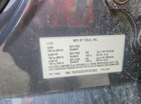 7SAYGDEE6PF923950 2023 TESLA MODEL Gray VIN կոդի պիտակի տեսք