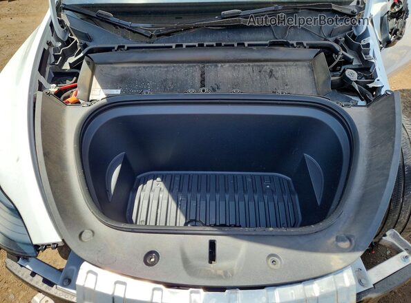 7SAYGDEE6RA259598 2024 TESLA MODEL White უკანა სალონის ხედი