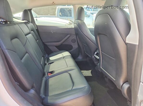 7SAYGDEE6RA259598 2024 TESLA MODEL White უკანა სავარძლების ხედი