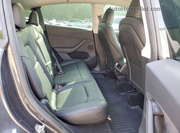 7SAYGDEE6RA263022 2024 TESLA MODEL Gray Vista interior trasera