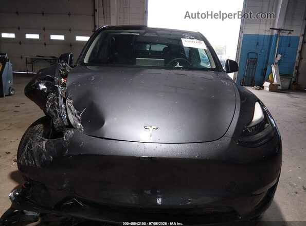 7SAYGDEE6RA325535 2024 TESLA MODEL Y Gray Սարքավորումների վահանակի տեսք